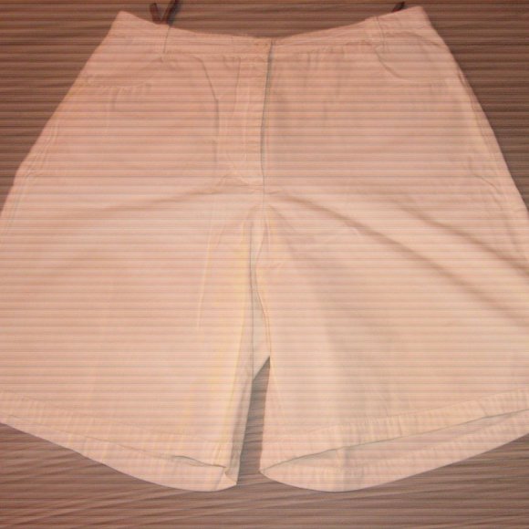 Canda Ladies White Shorts. $5.00 AS AN ADD ON - Picture 1 of 2